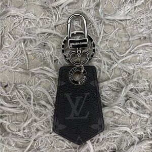 Louis Vuitton LV MP1795 Monogram Eclipse Key Holder Silver